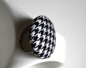 Houndstooth minimal ring - black and white optical vintage modern cool geometrical