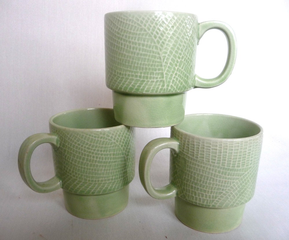 Vintage Stacking Mugs Green Leaf Set of 3