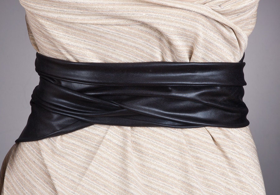IMPRESSIVE BLACK Wide Belt / Corset Look