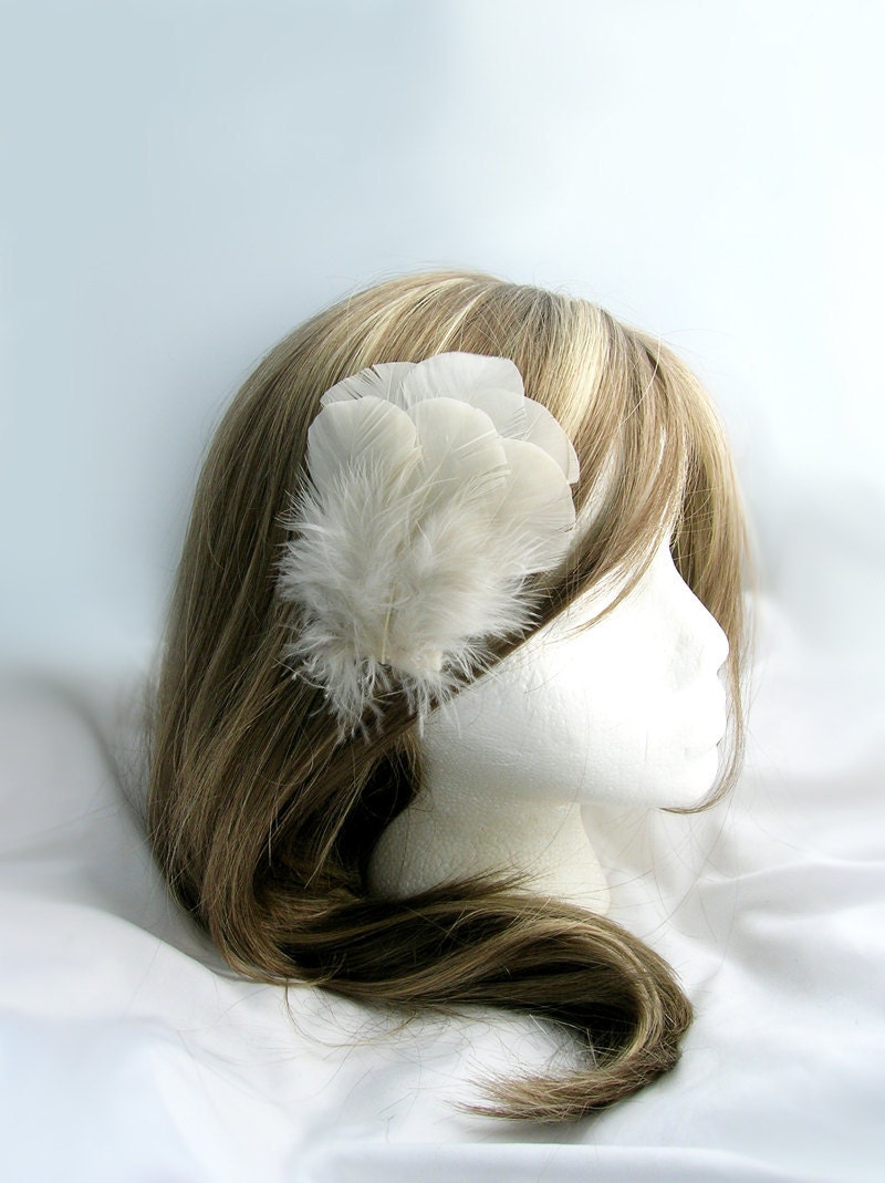Ivory feather wedding fascinator hair clip - SANDY Design - CHOOSE comb, headband or alligator clip
