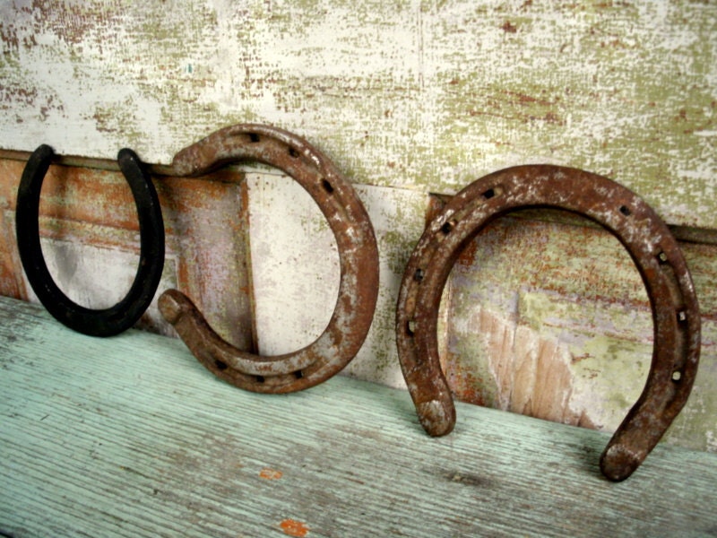 Vintage Horseshoes Primitive Farm House Decor