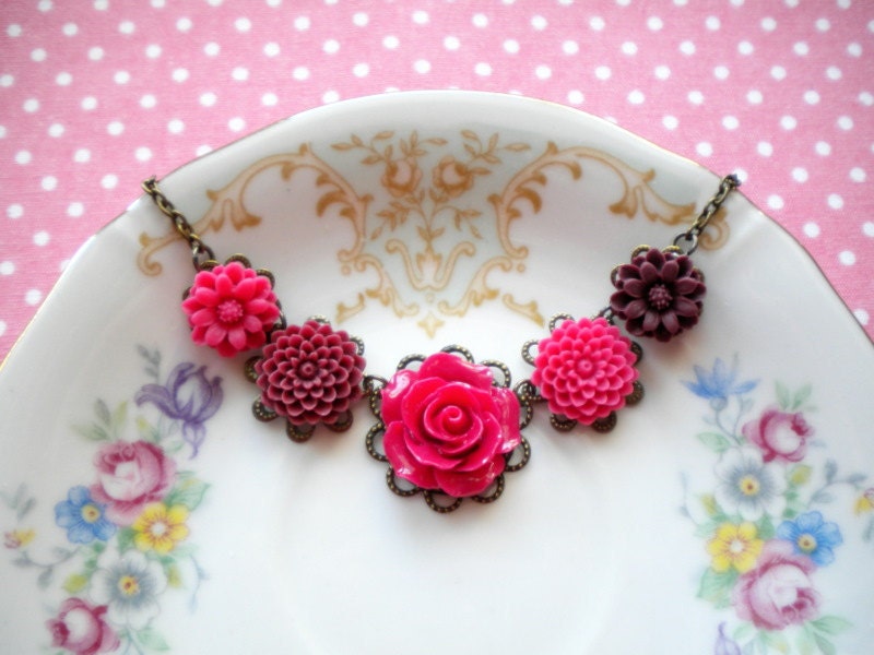 Flower Necklace - Fuschia Pink Flower Cabochon Necklace - Vintage Necklace