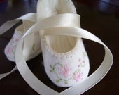 Hand Embroidered White Baby Slippers