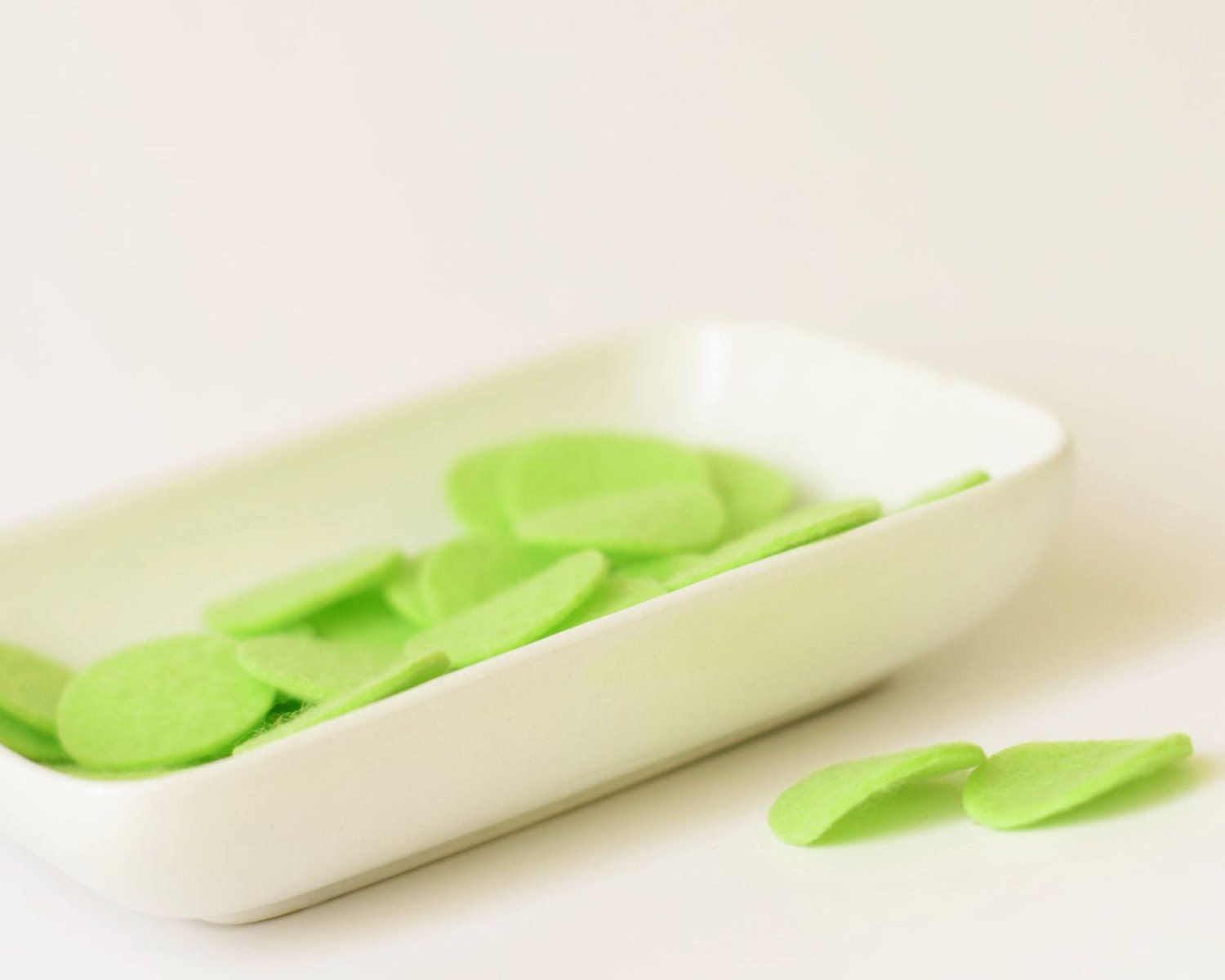 Felt circles - Die cut circles - 1" - Apple green