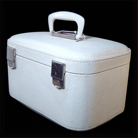 Vintage 1960s white vanity case suitcase w key Travelgard Canada