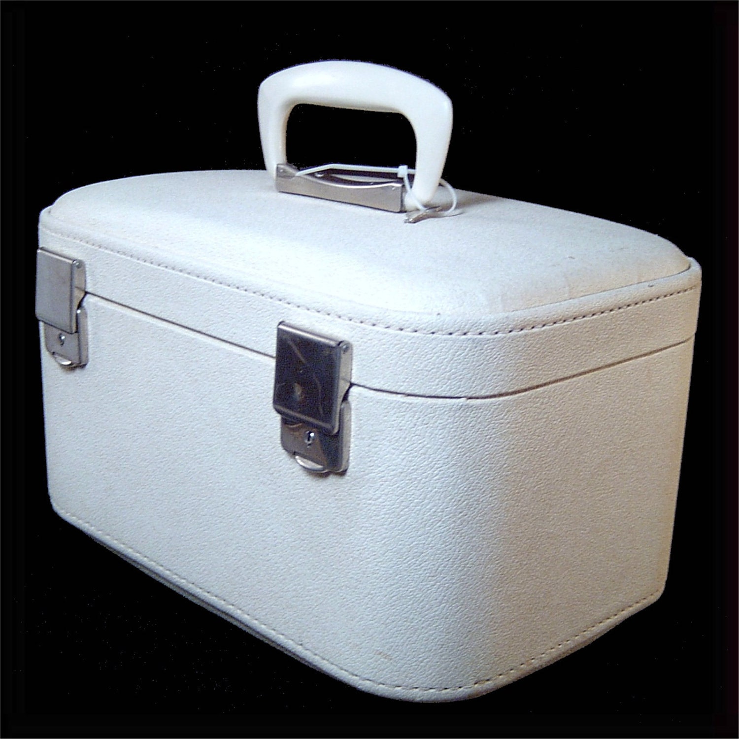 Vintage 1960s white vanity case suitcase w key Travelgard Canada