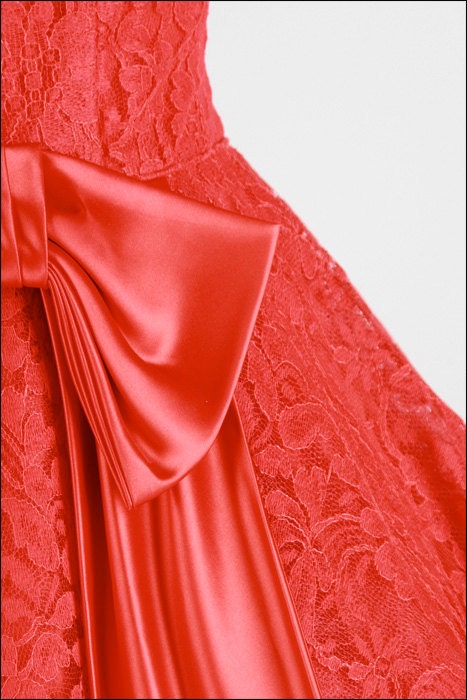 Vintage 1950s Dress . Red Lace . Tulle . Full Skirt . Bow . XS/S . 1693