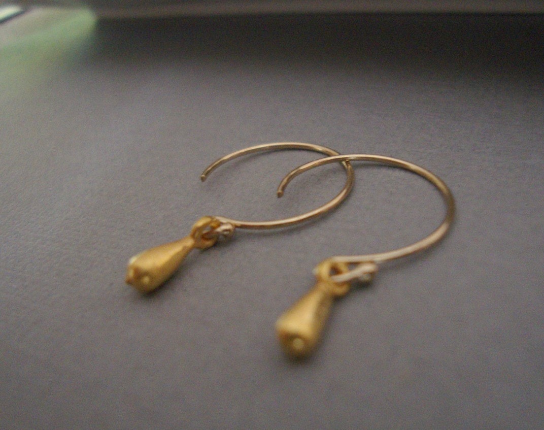 d'oro - tiny gold vermeil drops - super sweet - 14k gold filled earwires - small everyday jewelry