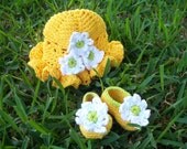 Sunhat and Booties / Shoes in Bright Sunny Yellow with Daisy Flowers
