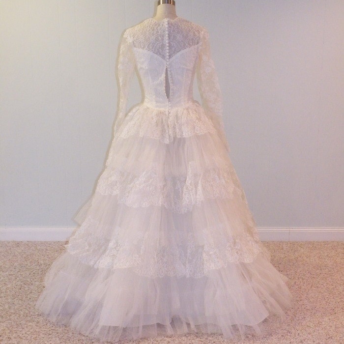 1950s 50s Wedding Dress, Ivory White Floral Chantilly Lace Tulle Beaded Sweetheart Wedding Gown, Full Skirt, Rosette Accents, Beaded Veil