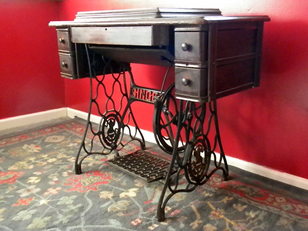 1920 Antique Singer Treadle Manual Pedal Sewing Machine