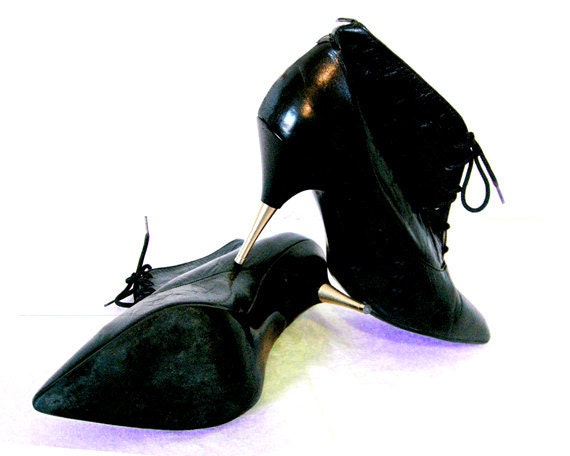 totally 80s Black Leather Gold Metal Stiletto Spike Heels Pointy Pointed Toes desperately seeking hot hot hot ankle boots