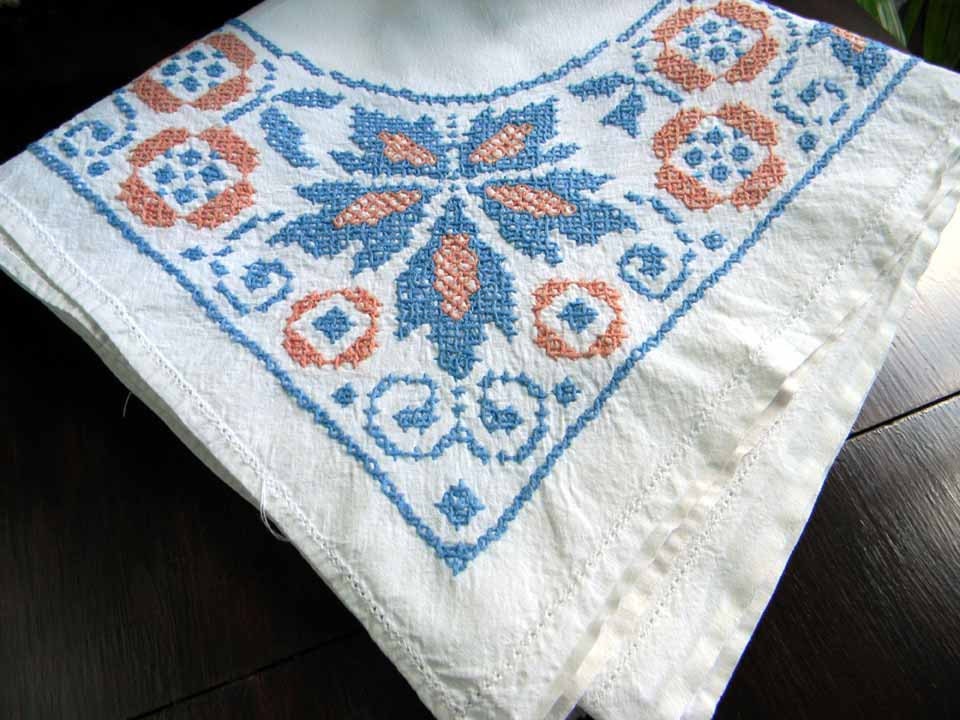 Vintage Linen Tablecloth Cross Stitched Embroidered Table Cloth 4315
