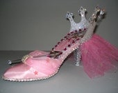 Glenda shoe shoe sculpture