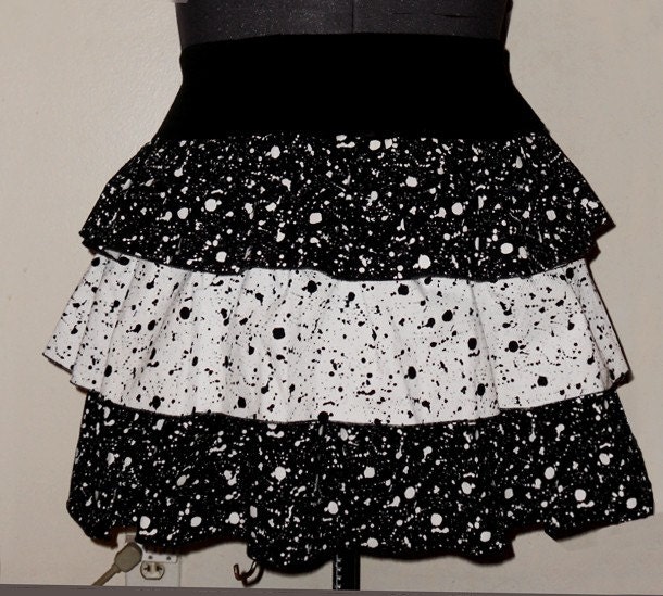 Plus size tiered paint splatter print skirt