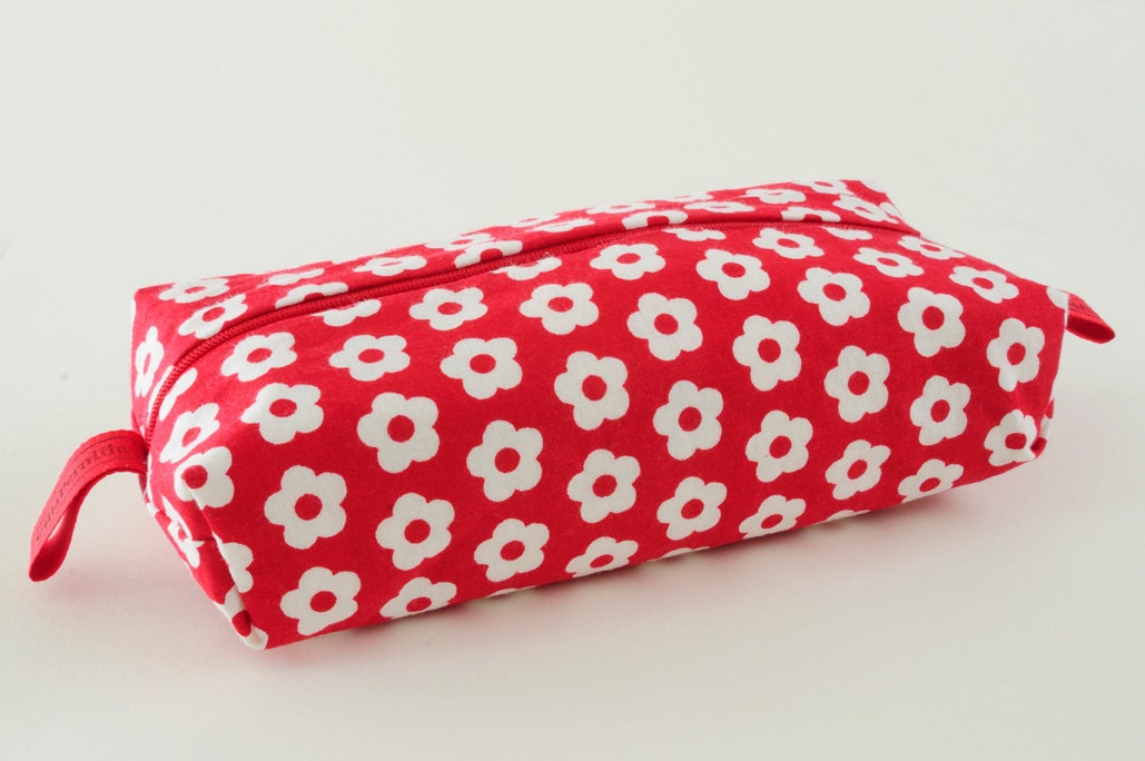 Wet wipe case  - red and white retro flower