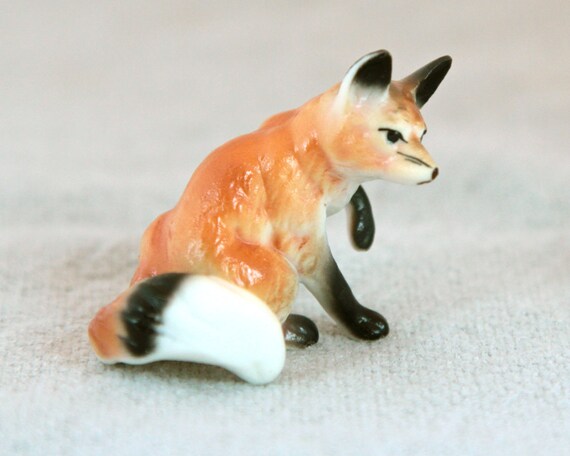 grey fox figurine