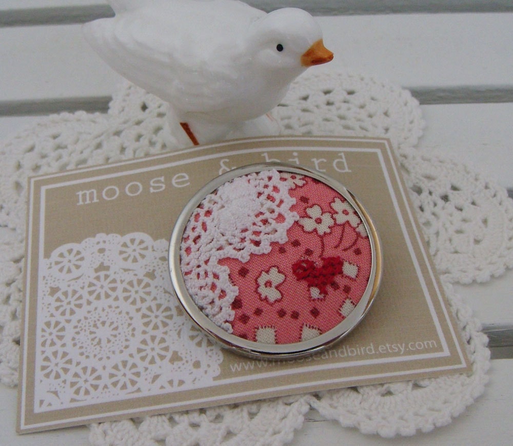 Doily Brooch (203)