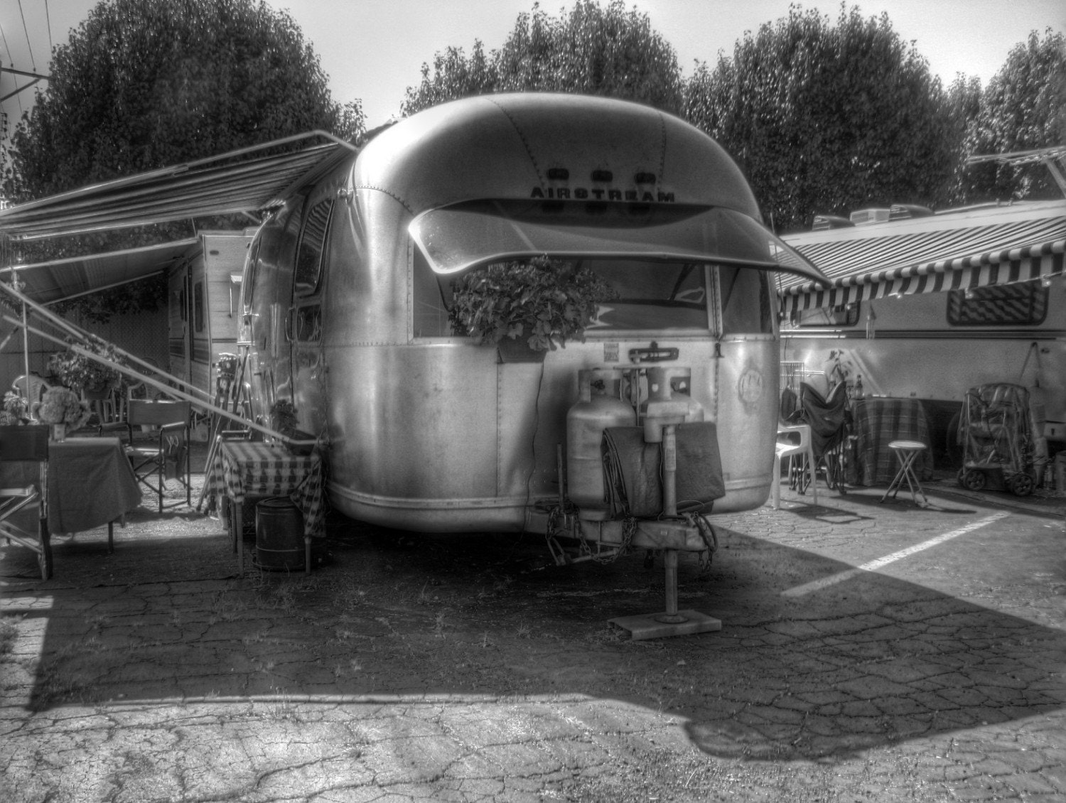 Airstream Black and white