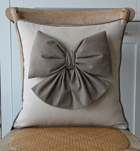 ON SALE puffy bow taupe