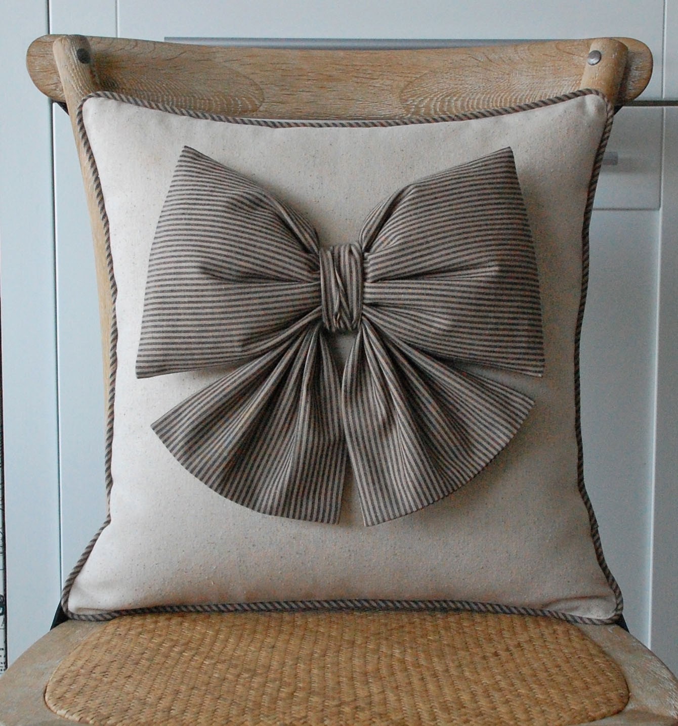 ON SALE puffy bow taupe