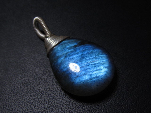 AAA - Labradorite Sterling Silver gem stone Wirewrap Pendant