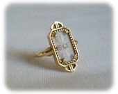 Frostlight VINTAGE Avon Faux Camphor Glass Ring 1977