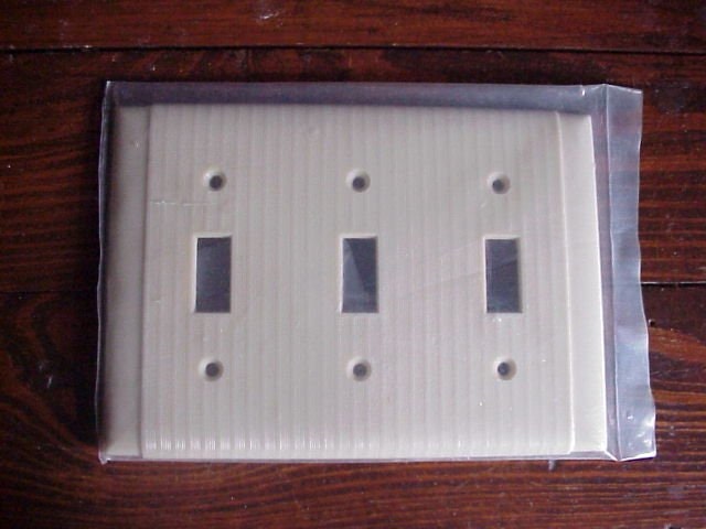 Art Deco  BAKELITE 3 Gang 3 Light Switch Plate iVORY / NOS / Renovation / Made by RELIANCE