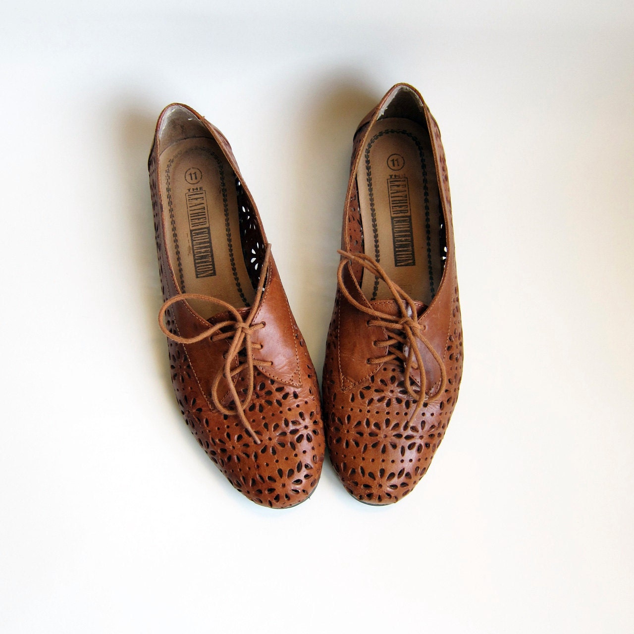 Vintage 1980s Shoes / Cut Out Perforated Brown Leather Oxfords Size 10 or 11