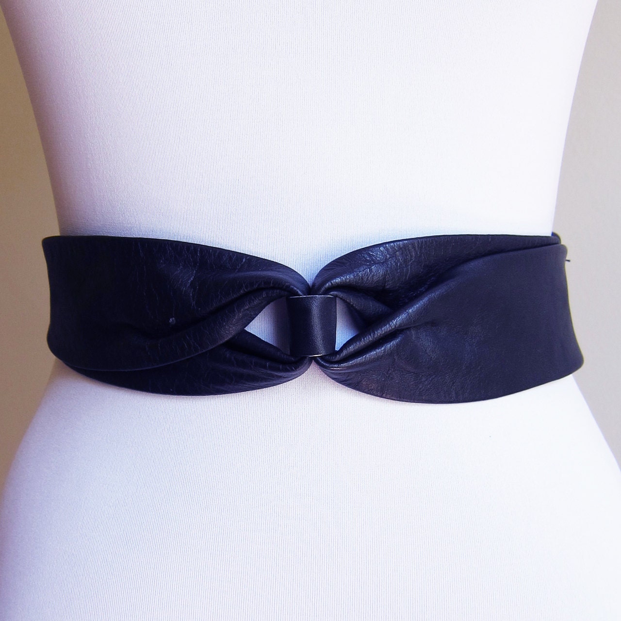 Vintage 1980s Belt / NAVY BLUE KNOTTED Leather Cinch Belt / Size Small or Medium