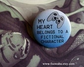 My heart belongs to a fictional character - Gamer - Pinback Button Badge