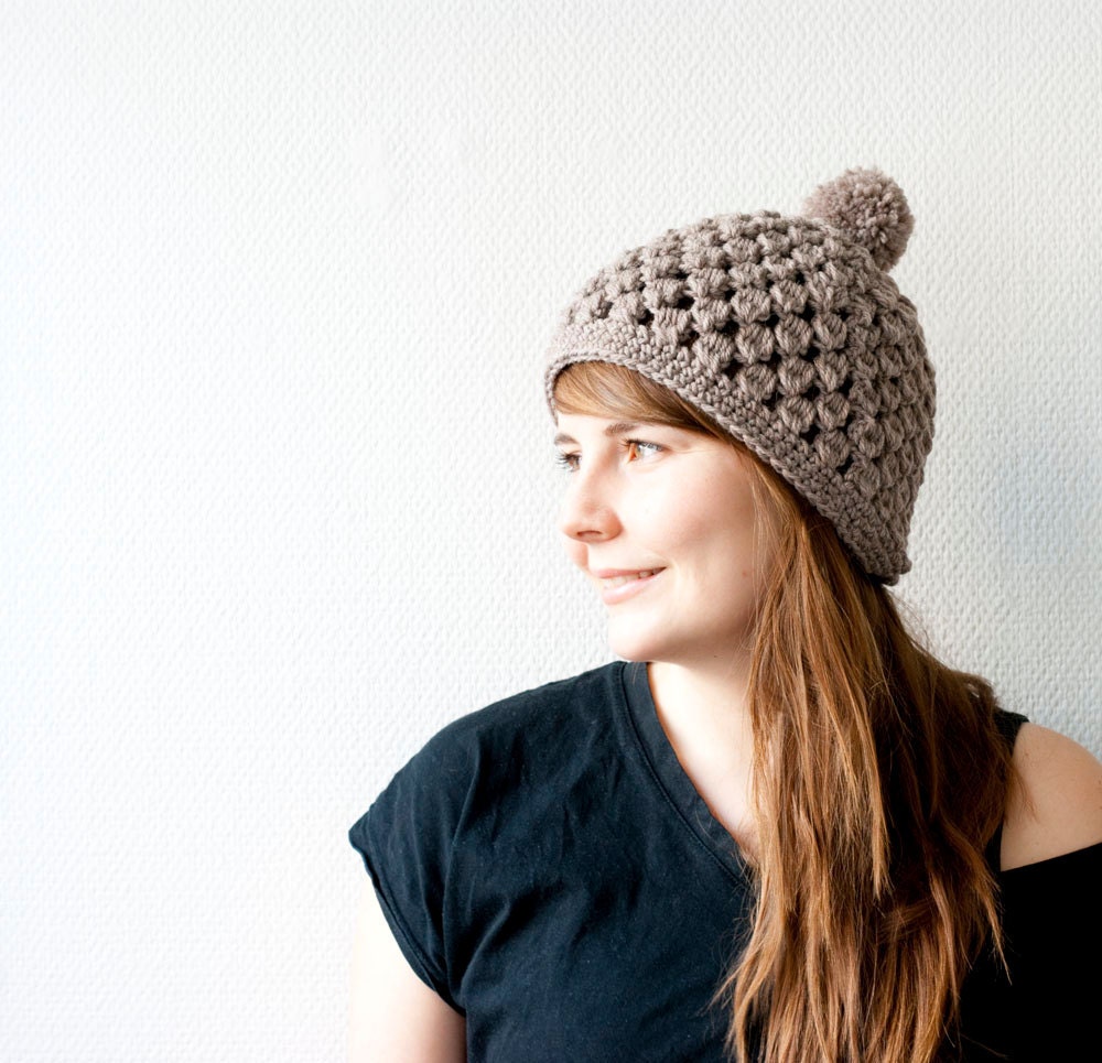 The pom pom hat - chunky hat with a pom pom - in gray