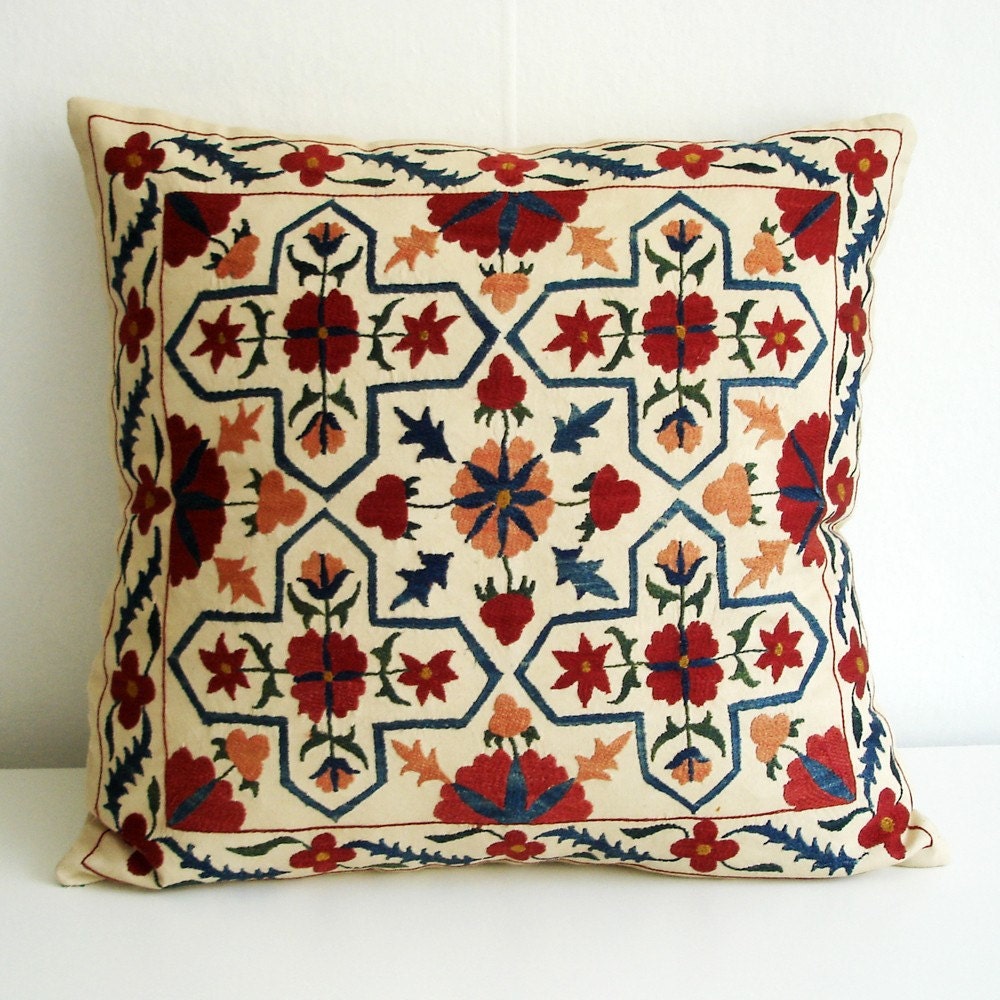 Sukan / Hand Embroidered Suzani Pillow Cover