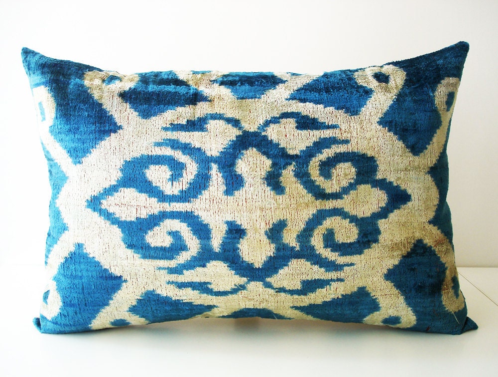 Sukan / SALE - SET 2 Silk Velvet Ikat Pillow Cover - 15x22 - Soft Hand Woven