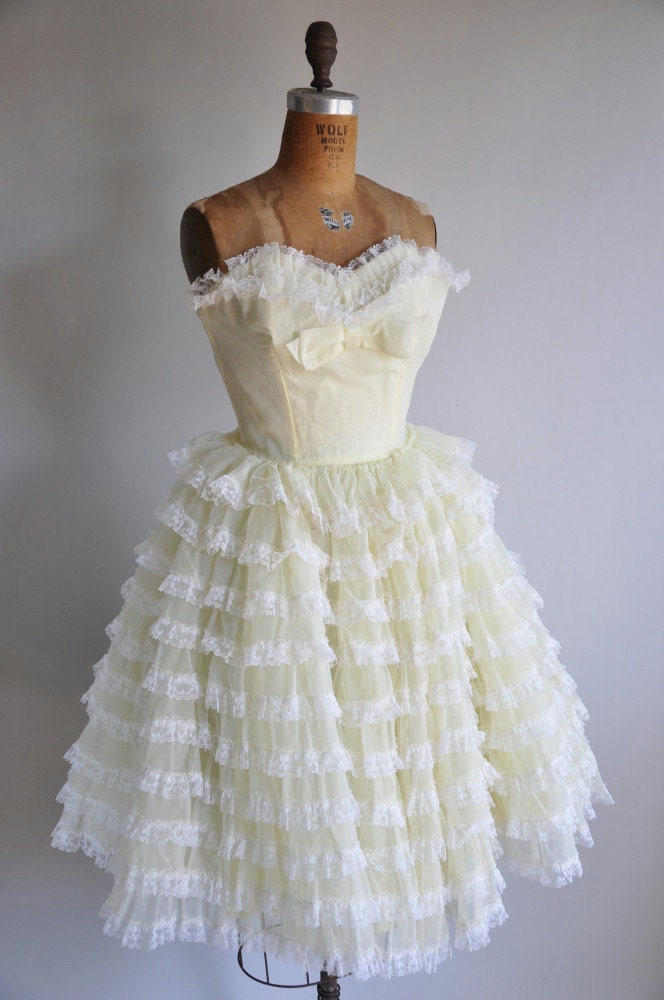 vintage 1950s buttercup yellow Gone With The Wind party prom dress