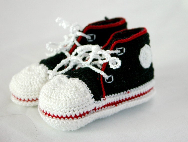 Newborn Sneakers black white red crocheted infant booties boy girl washable baby shower gift tennis shoes footwear hightops 0-3 month