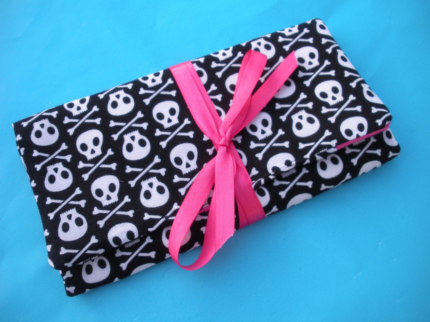 Skull and Crossbones Jewelry Roll