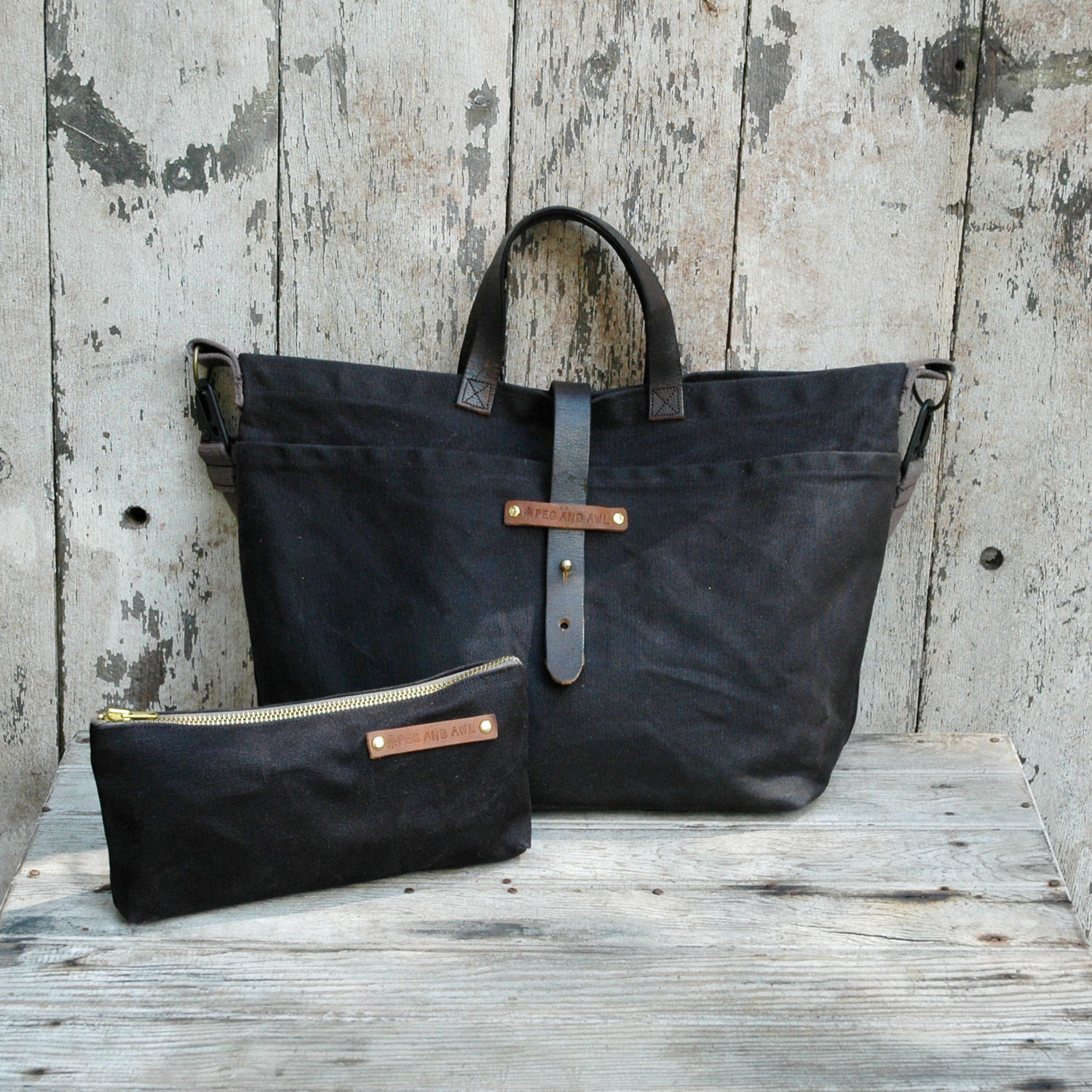 Waxed canvas pouch: Coal.