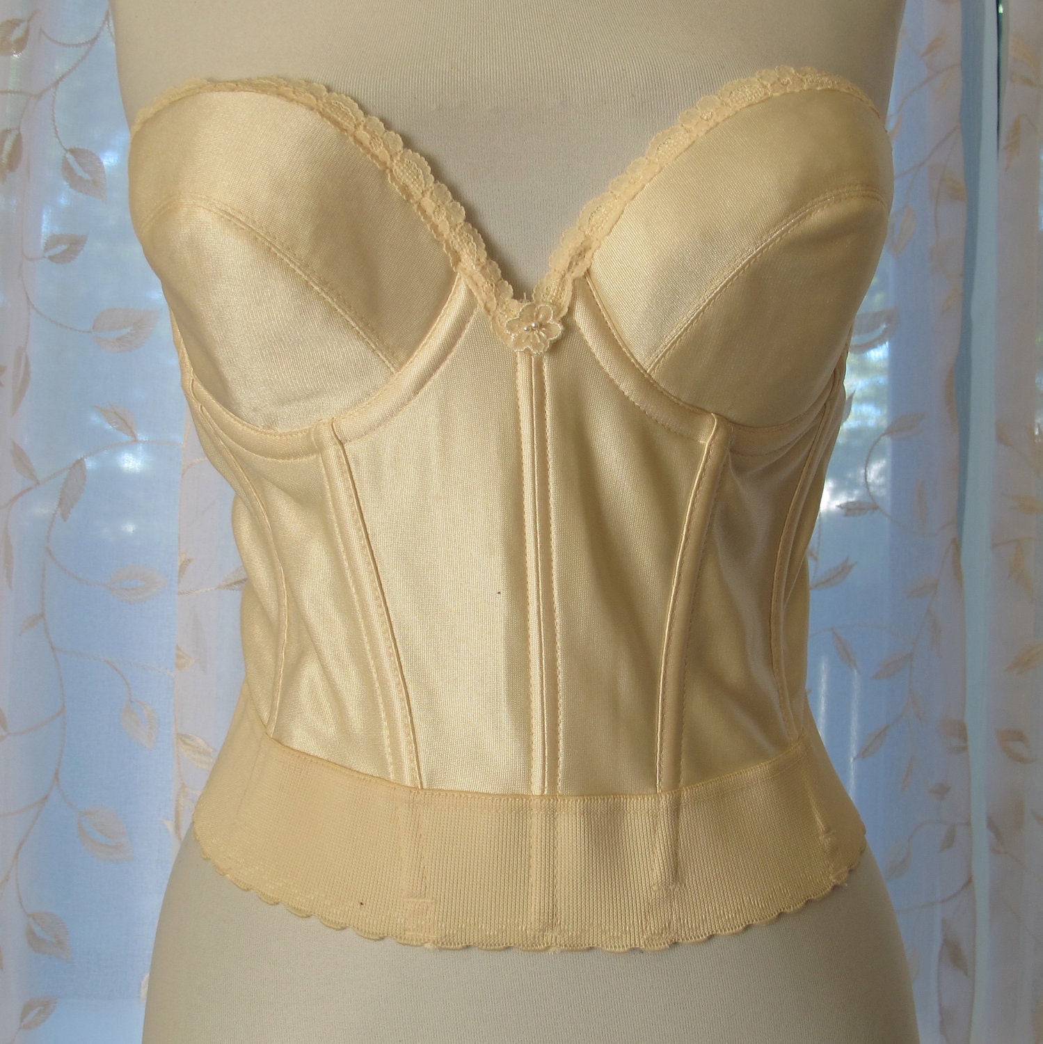 Vintage Ivory Bustier Strapless, Backless Bra - 7 Bones, size 36C