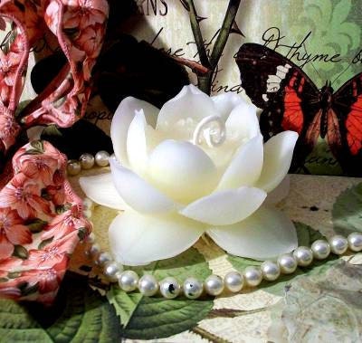 White Beeswax Lotus Flower Candle