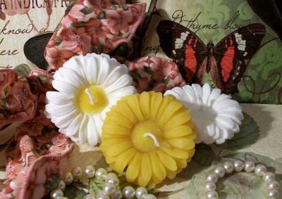 3 Beeswax Yellow Daisy Candles Floater