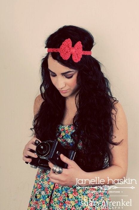 The Mini Bow Headband in Raspberry Cotton