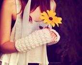 Fingerless Gloves in Cream Ivory