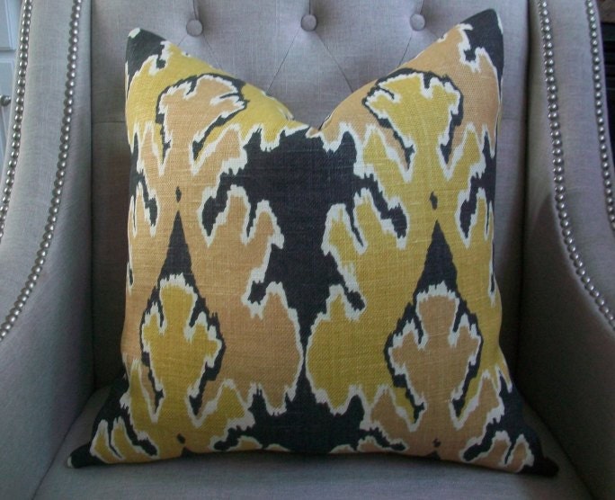 Kelly Wearstler for Lee Jofa - 18X18 - Bengal bazaar in gold - Pattern on the front