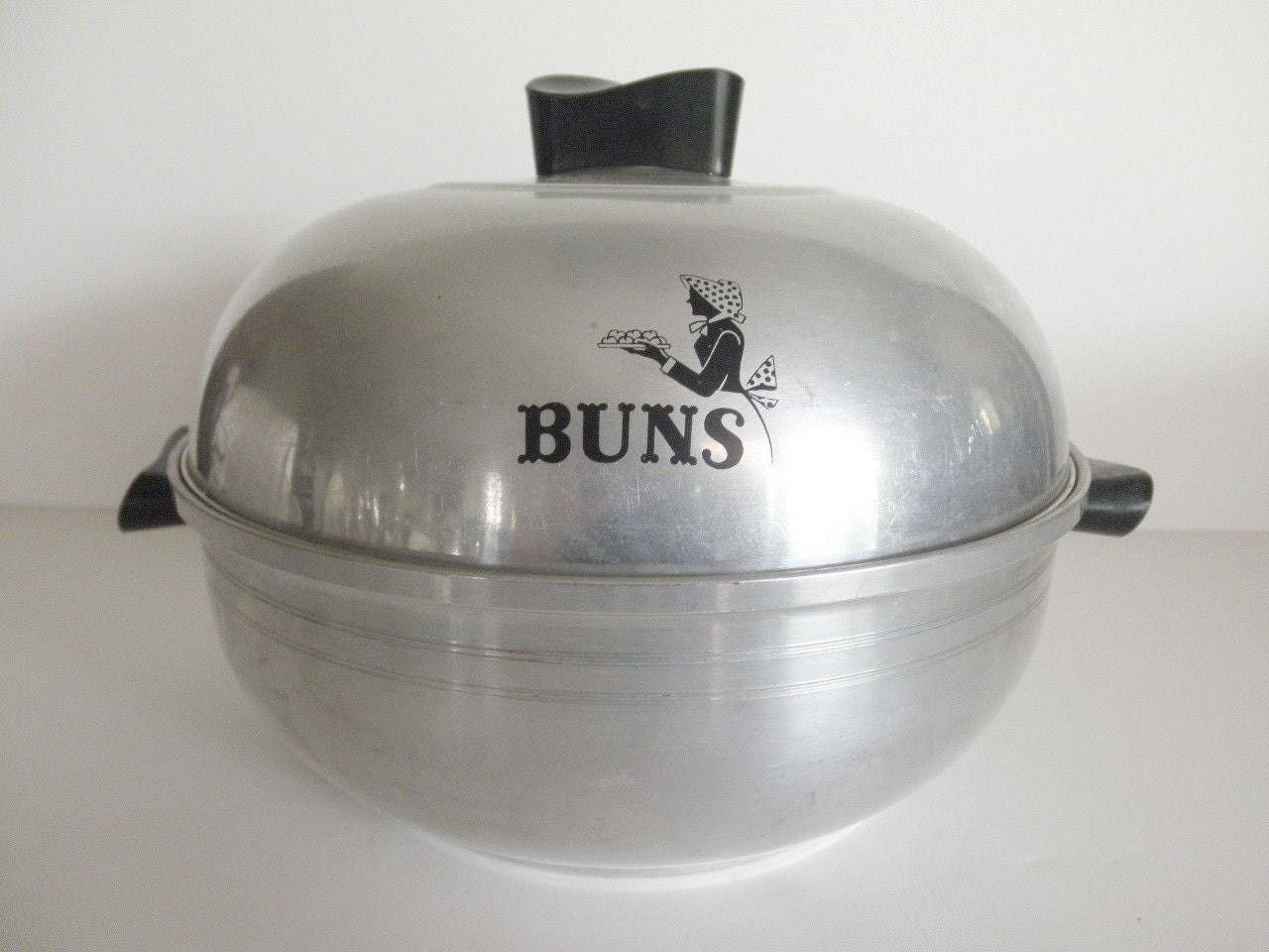 Vintage ALUMINUM BUN WARMER with COVER 1940s 1950s by JunqueDuJour