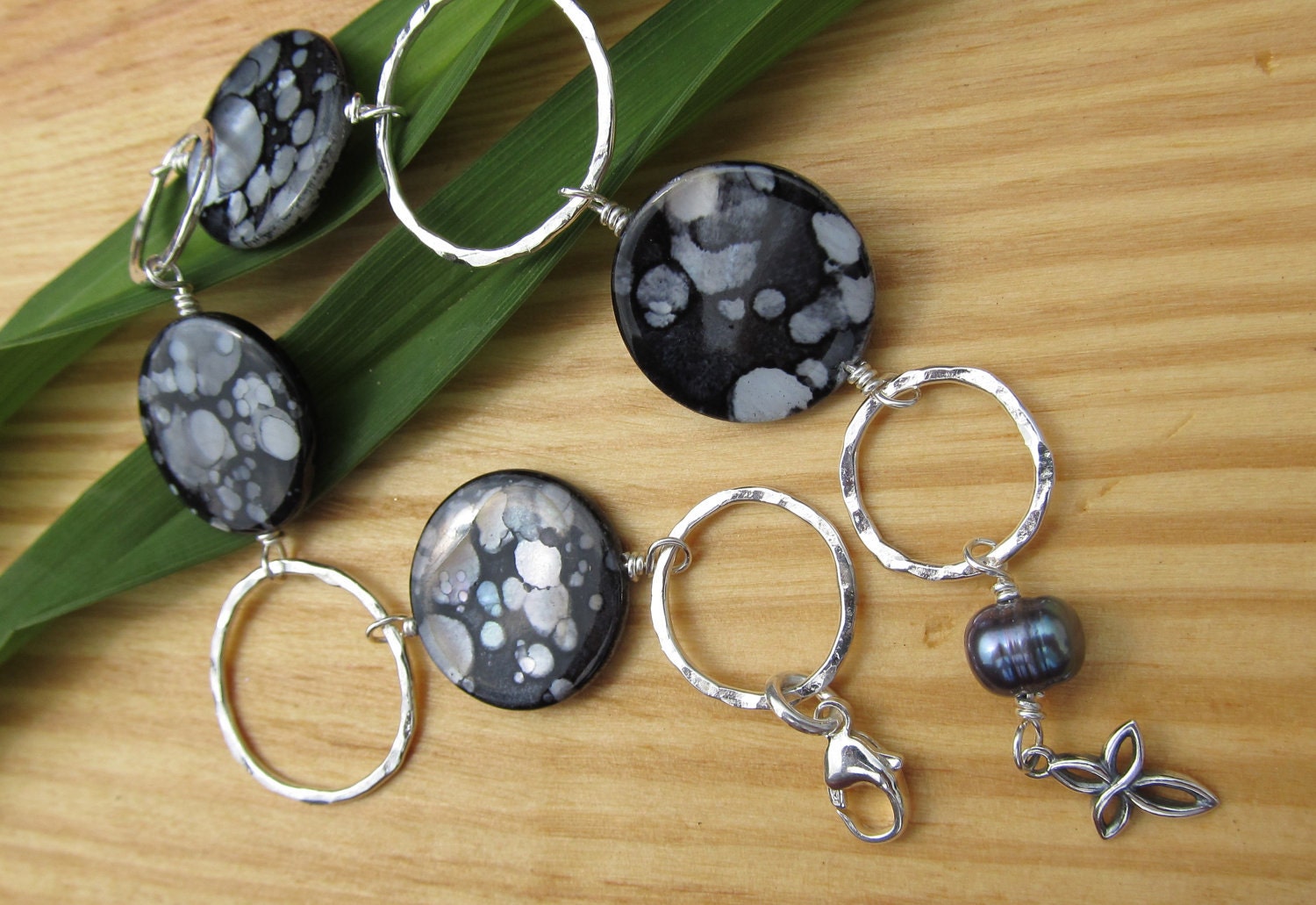Black Mother of Pearl Round Shell Bracelet