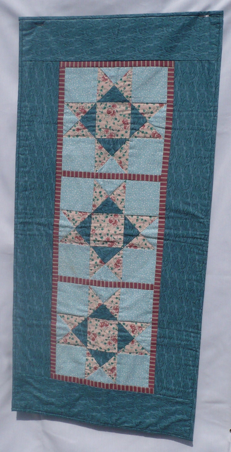 Seafoam & Peach Star Table Runner