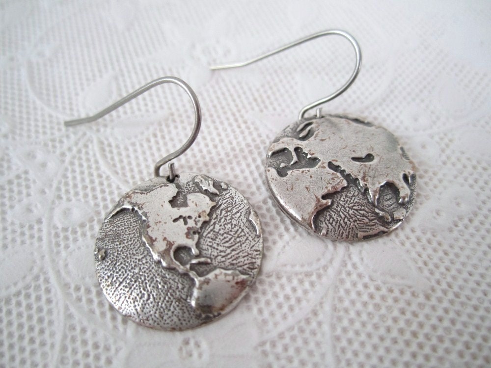 Silver World Earrings Antique Silver Globe Dangle Earrings Travel Vintage Style Jewelry Gift for Traveller