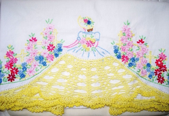 Vintage Southern Belle Pillowcases, Dresser Scarf, Hand Embroidery, Crochet, Cottage Chic, 1940s, 40s, Yellow, Colonial Girl, Aunt Martha, V