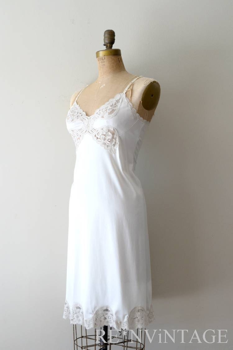 vintage full slip : antique ivory beige lace dress slip by Vanity Fair